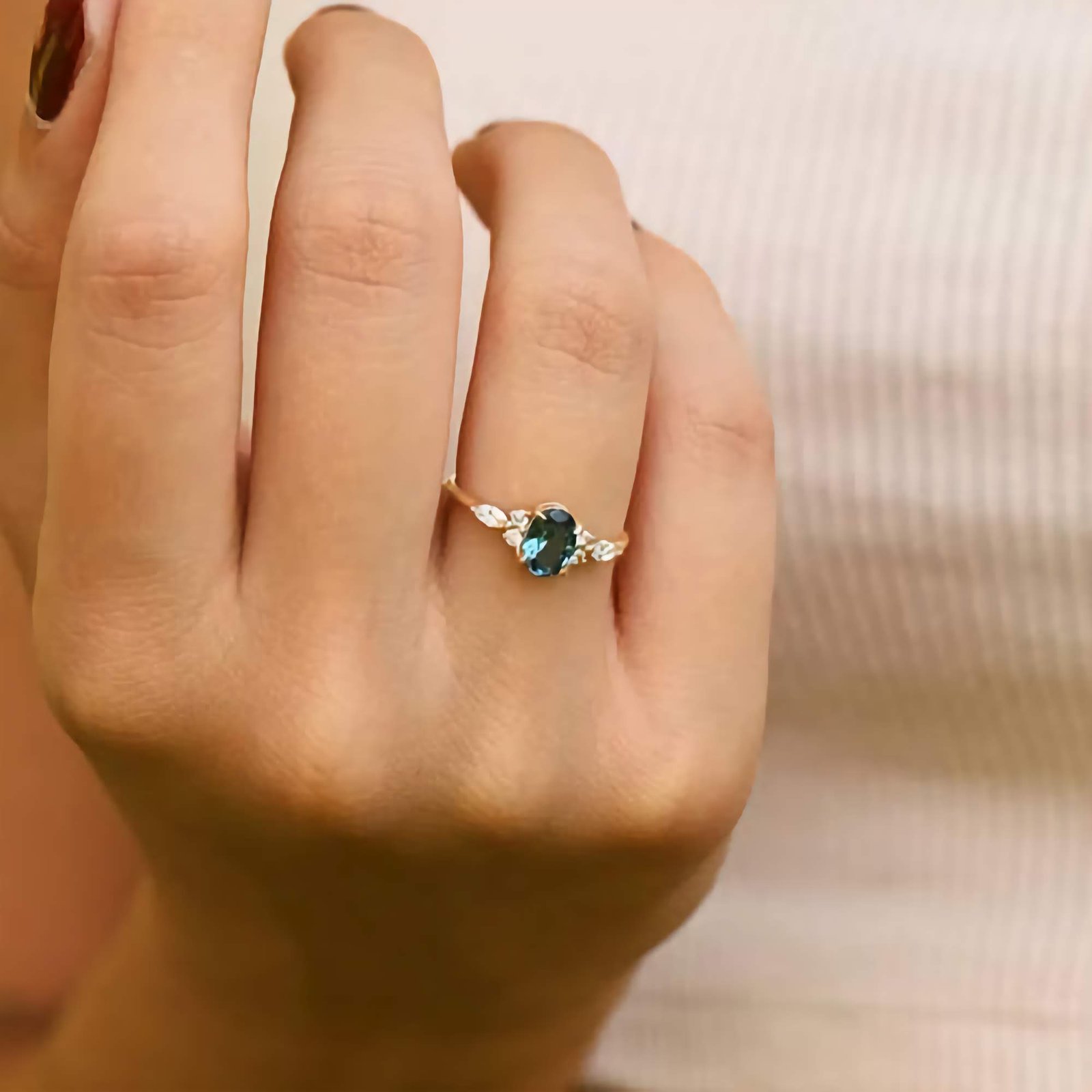 Swarish-Jewels-Oval-Sapphire-Engagement-Silver-Ring-_-Vintage-Solitaire-Ring-_-Art-Deco-Blue-Gemstone-Anniversary-Ring-_-Minimalist-Ring-edited (5)