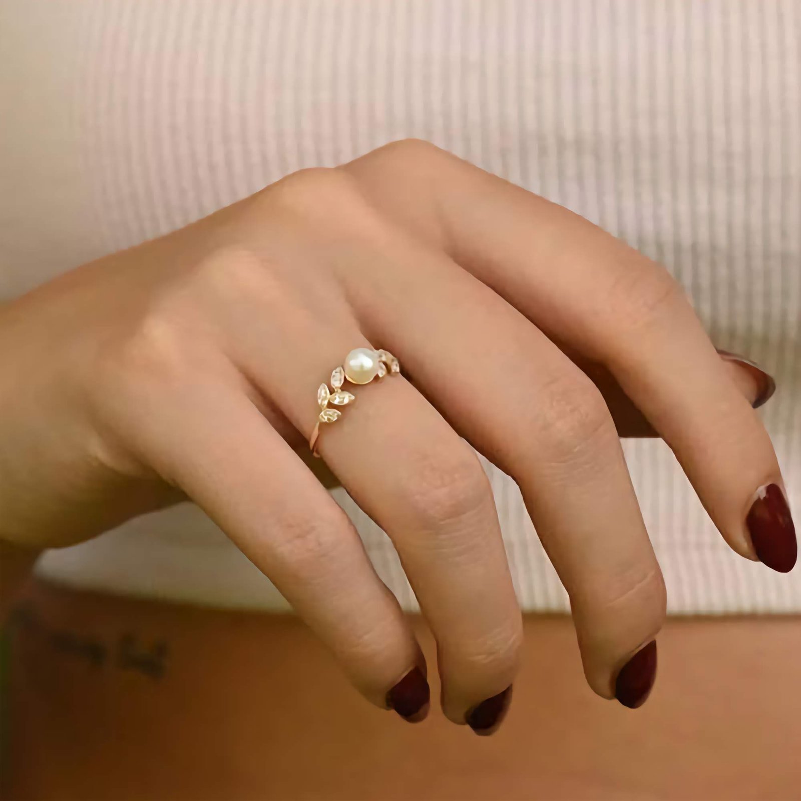 Swarish-Jewels-Pearl-Leaves-Engagement-Ring-_-Vintage-Pearl-Solitaire-Ring-_-Art-Deco-Floral-Ring-_-White-Pearl-Vine-Ring-edited (5)